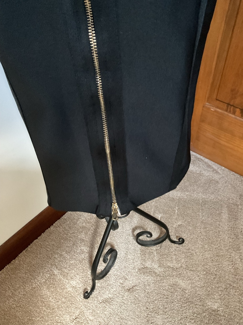 Sleek Black Bodycon Midi Dress, Medium - Picture 4 of 7